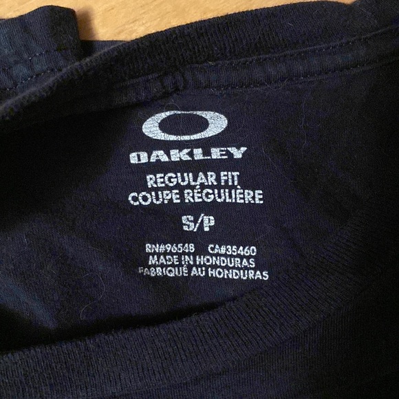 Oakley Black & Red T-Shirt - Picture 4 of 4